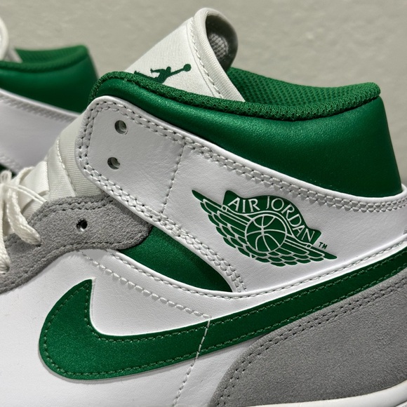 Jordan 1 Mid Sneakers Pine Green, White Size Men’s US 7 BRAND NEW!!! 💯Authentic - Picture 2 of 9